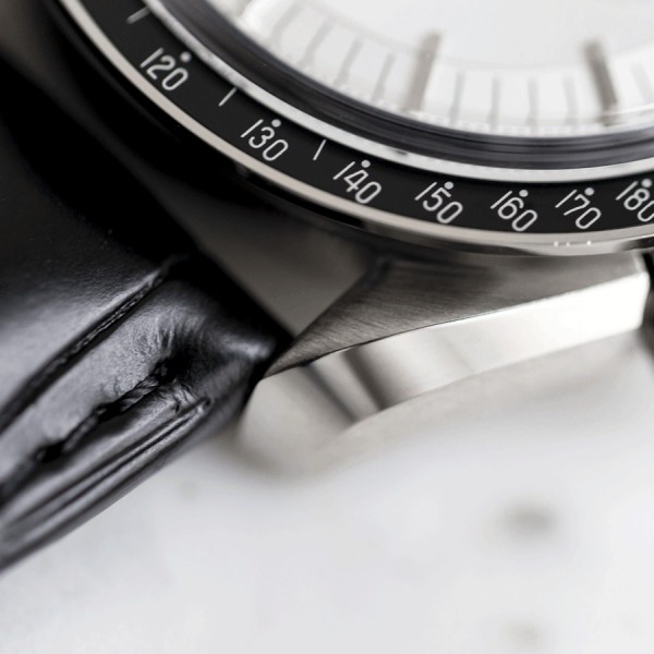 Omega Speedmaster Moonwatch Professional Chronograph Co-Axial Master Chronometer Canopus gold leather strap 42 mm