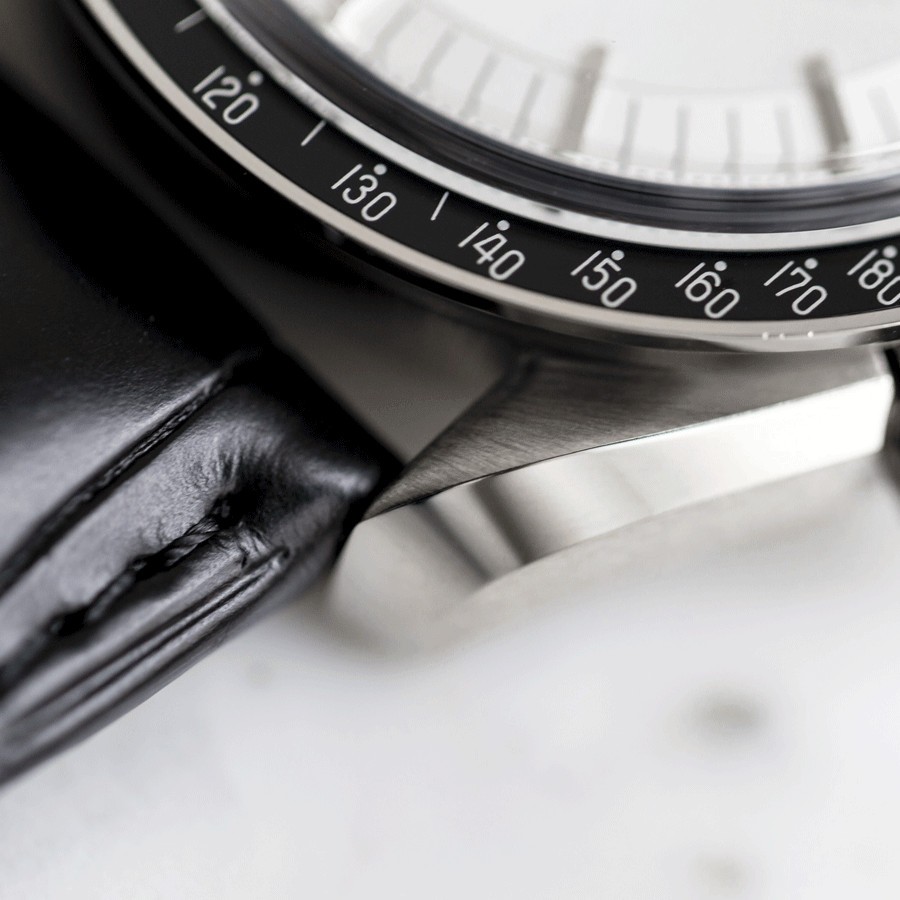 Omega Speedmaster Moonwatch Professional Chronograph Co-Axial Master Chronometer Canopus gold leather strap 42 mm