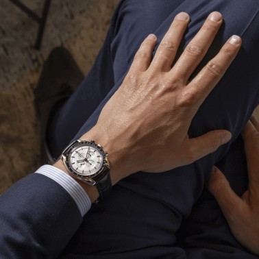 Omega Speedmaster Moonwatch Professional Chronograph Co-Axial Master Chronometer Canopus gold leather strap 42 mm