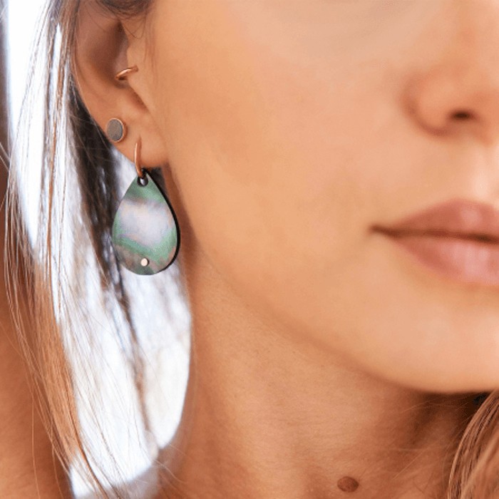 Studs Ginette NY Ever in pink gold and black mother of pearl