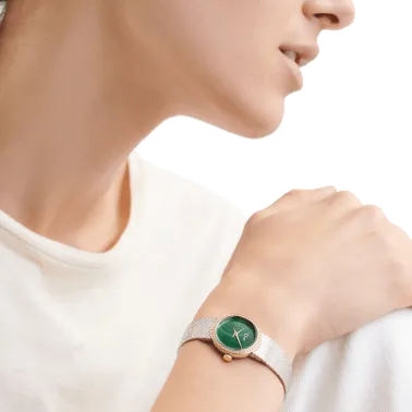 Montre D de Dior Satine quartz cadran malachite lunette sertie bracelet acier maille milanaise 25 mm CD047122M001