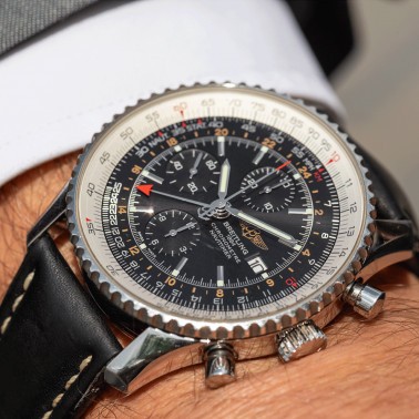 Montre Breitling Navitimer 1884 auto chrono cadran noir bracelet cuir noir