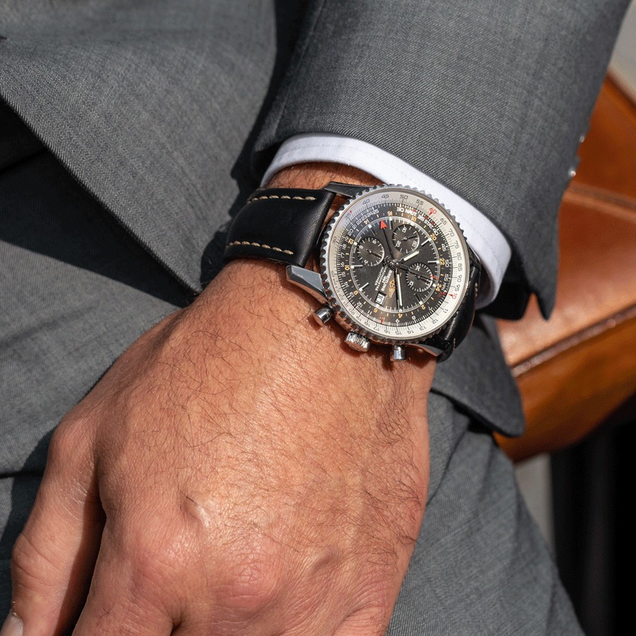 Montre Breitling Navitimer 1884 auto chrono cadran noir bracelet cuir noir