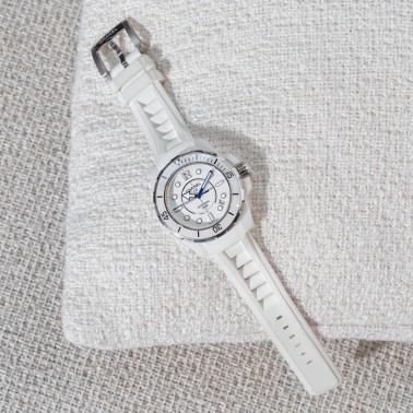 Montre Chanel J12 automatique cadran blanc bracelet caoutchouc blanc