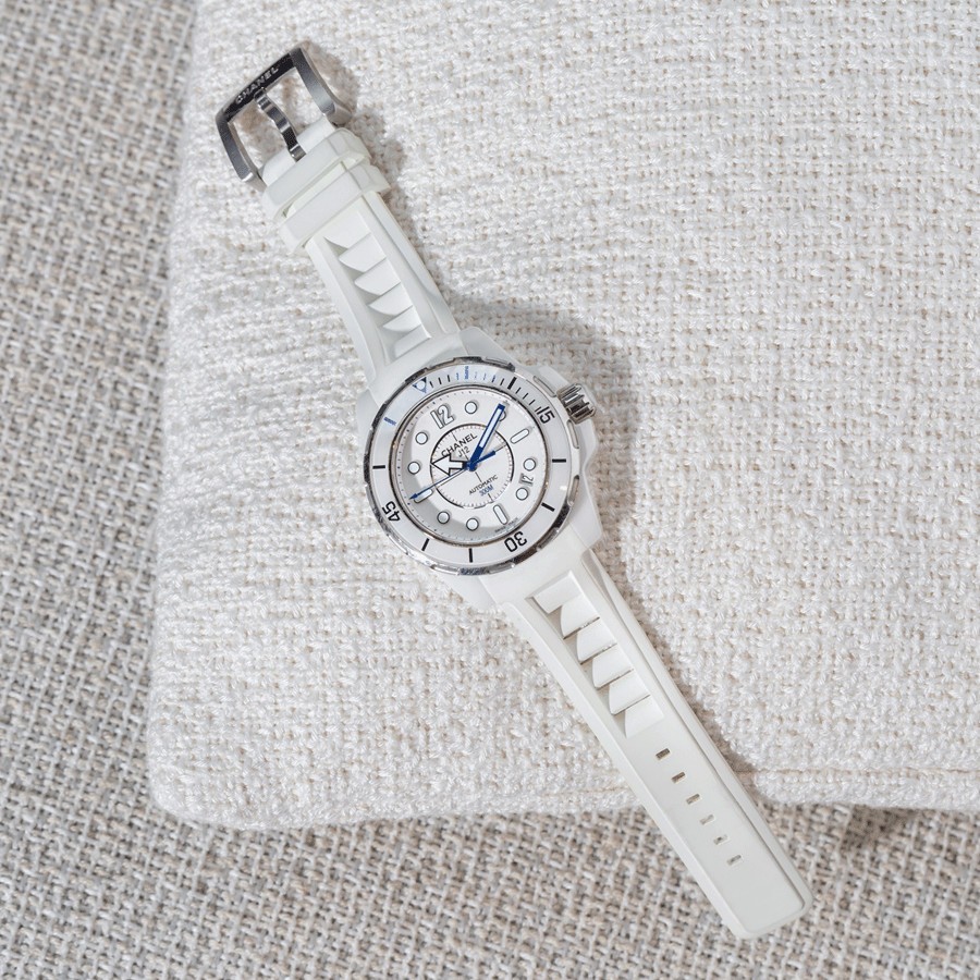 Montre Chanel J12 automatique cadran blanc bracelet caoutchouc blanc