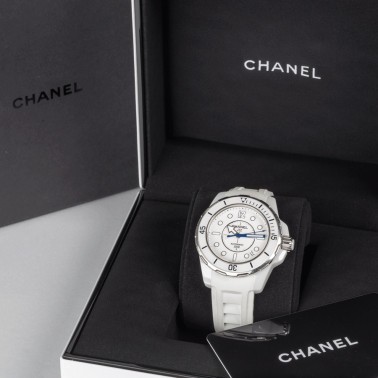Montre Chanel J12 automatique cadran blanc bracelet caoutchouc blanc