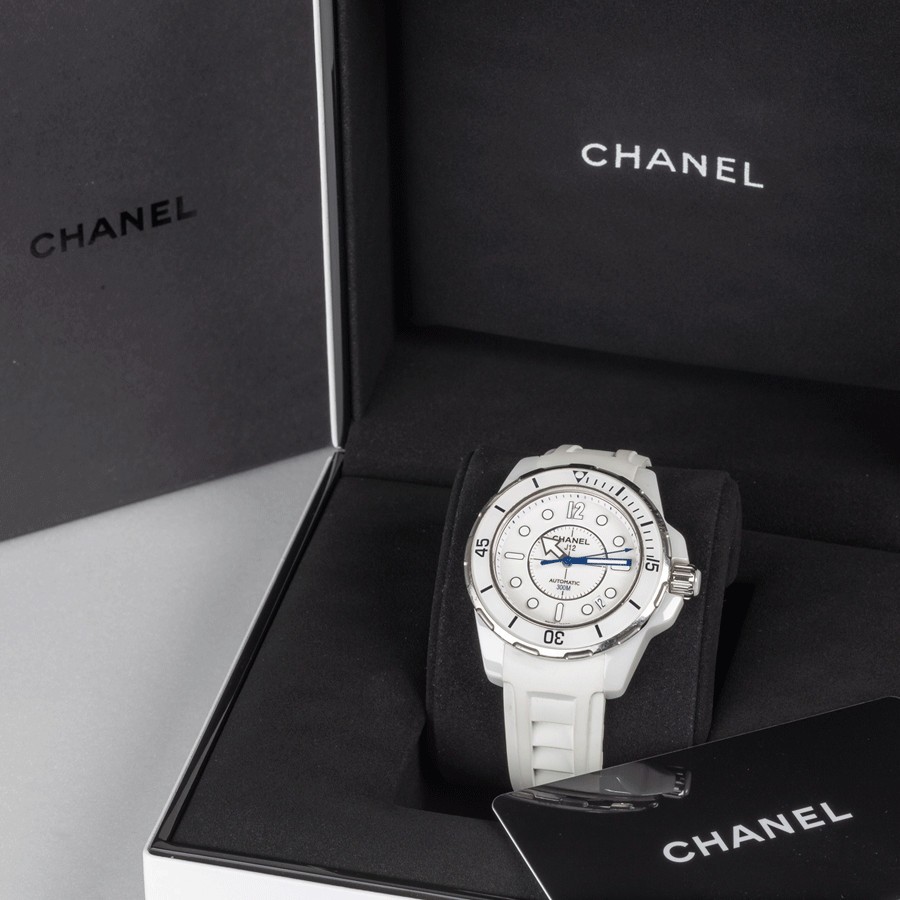 Montre Chanel J12 automatique cadran blanc bracelet caoutchouc blanc