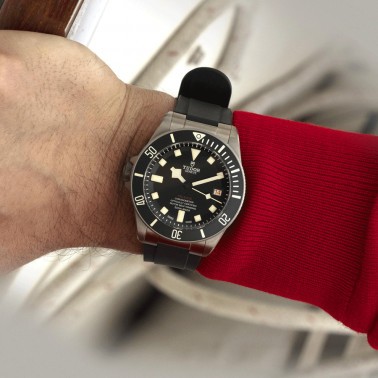 Tudor Pelagos automatic watch crown 9 hours black dial titanium bracelet 42 mm M25610TNL-0001