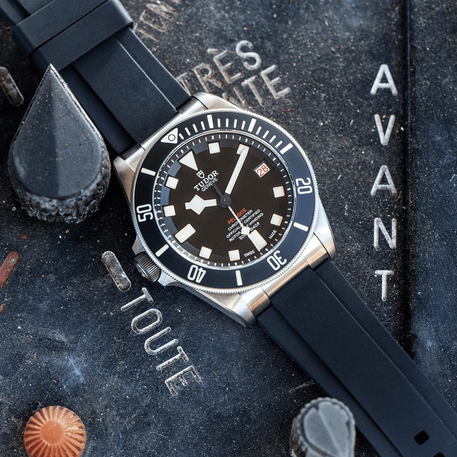 Tudor Pelagos automatic watch crown 9 hours black dial titanium bracelet 42 mm M25610TNL-0001