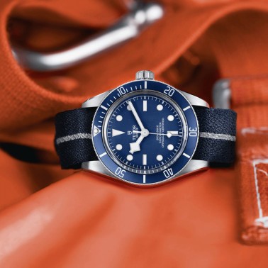 Montre Tudor Black Bay Fifty-Eight automatique cadran bleu bracelet tissu bleu et gris 39 mm M79030B-0003