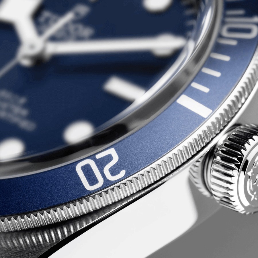 Montre Tudor Black Bay Fifty-Eight automatique cadran bleu bracelet cuir bleu 39 mm M79030B-0002