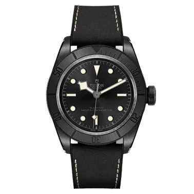 Montre Tudor Black Bay Ceramic automatique cadran noir bracelet cuir et caoutchouc noir 41 mm M79210CNU-0001