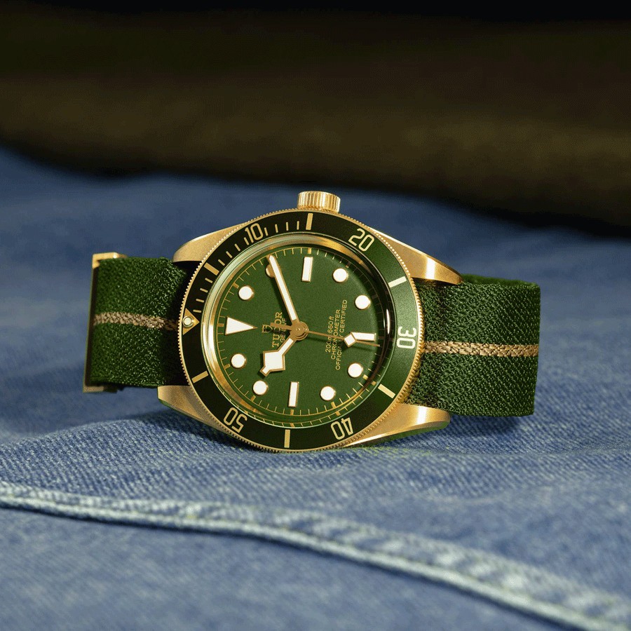 Montre Tudor Black Bay Fifty-Eight Or Jaune automatique cadran vert bracelet cuir croco marron 39 mm M79018V-0001