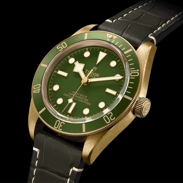 Montre Tudor Black Bay Fifty-Eight Or Jaune automatique cadran vert bracelet cuir croco marron 39 mm M79018V-0001
