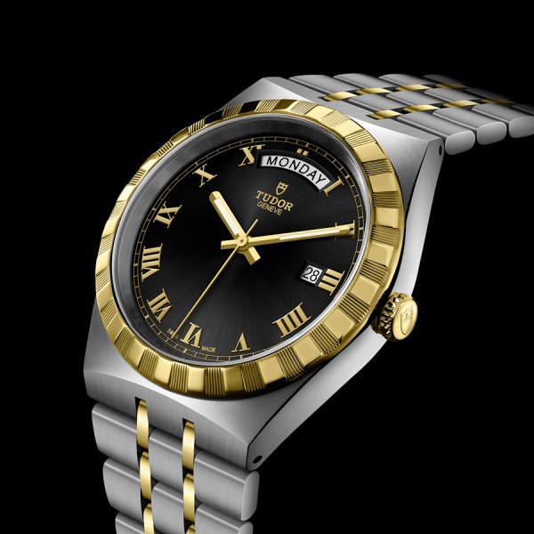 Montre Tudor Royal automatique lunette or jaune cadran noir bracelet acier et or jaune 41 mm M28603-0003