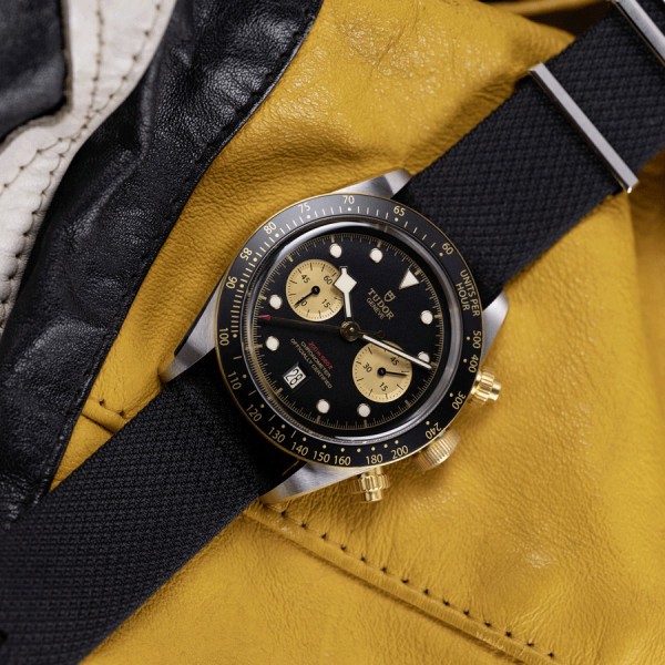 Montre Tudor Black Bay Chrono S&G automatique lunette et poussoirs or jaune cadran noir bracelet tissu noir 41 mm M79363N-0003