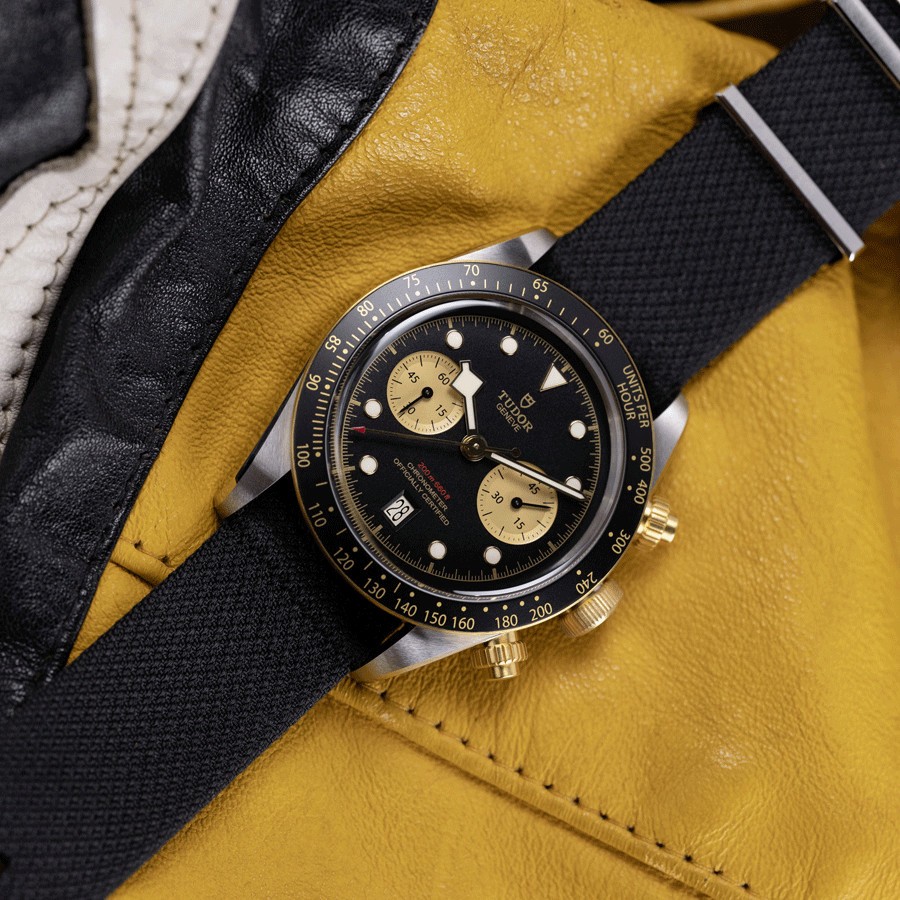 Montre Tudor Black Bay Chrono S&G automatique lunette et poussoirs or jaune cadran noir bracelet tissu noir 41 mm M79363N-0003