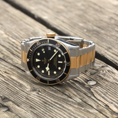 Montre Tudor Black Bay S&G automatique cadran noir bracelet acier et or jaune 41 mm M79733N-0008