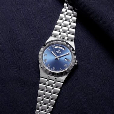 Montre Tudor Royal automatique index chiffres romains cadran soleillé bleu bracelet acier 41 mm M28600-0005
