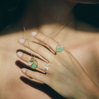 Pendentif Aurélie Bidermann Chivor Petit Modèle en or jaune et émeraudes - CHISA02EM