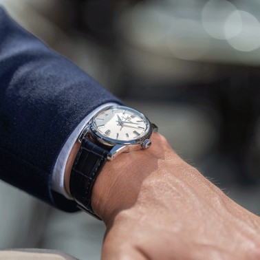 Montre Grand Seiko Elegance mécanique cadran ivoire bracelet cuir crocodile noir 37,3 mm SBGW231G