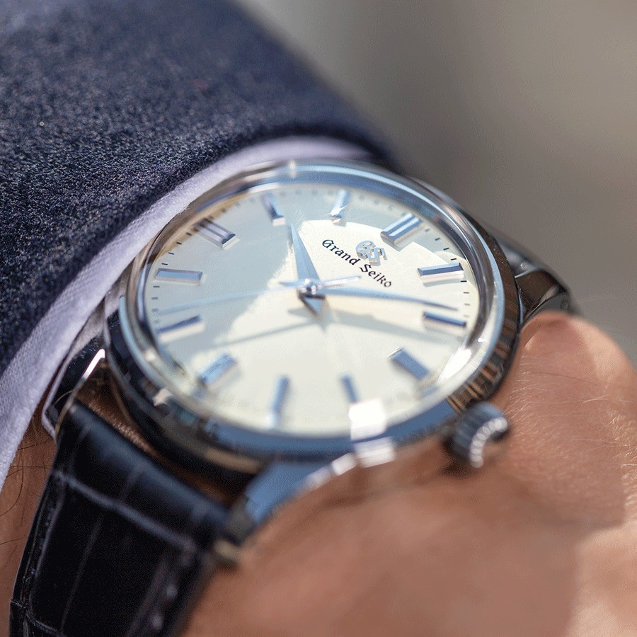 Montre Grand Seiko Elegance mécanique cadran ivoire bracelet cuir crocodile noir 37,3 mm SBGW231G