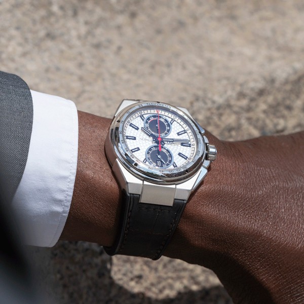 Montre IWC Ingenieur automatique cadran blanc bracelet cuir noir 45 mm