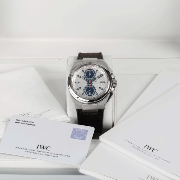 Montre IWC Ingenieur automatique cadran blanc bracelet cuir noir 45 mm