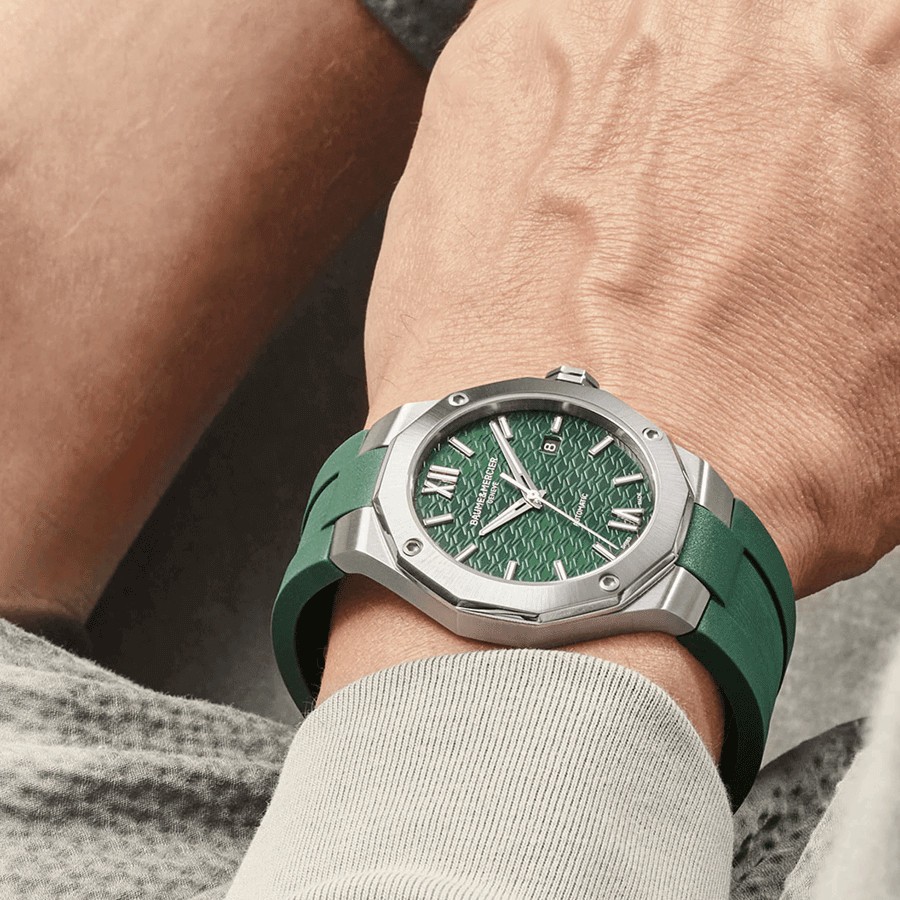 Watch Baume et Mercier Riviera automatic green dial green rubber strap 42 mm