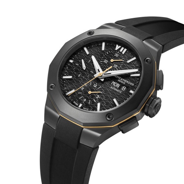Montre Baume et Mercier Riviera ADLC noir Chronographe automatique cadran noir bracelet caoutchouc noir 43 mm