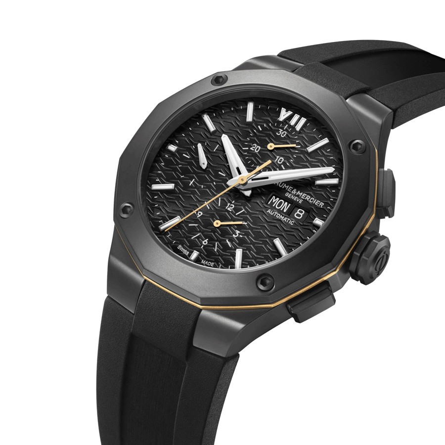 Montre Baume et Mercier Riviera ADLC noir Chronographe automatique cadran noir bracelet caoutchouc noir 43 mm