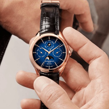 Montre Baume et Mercier Clifton Baumatic Or rose automatique cadran bleu bracelet cuir noir 42 mm