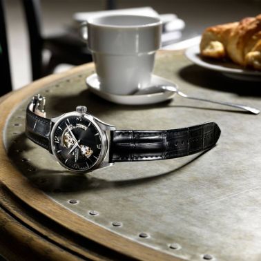 Montre Hamilton Jazzmaster Open Heart cadran noir bracelet cuir noir 42 mm