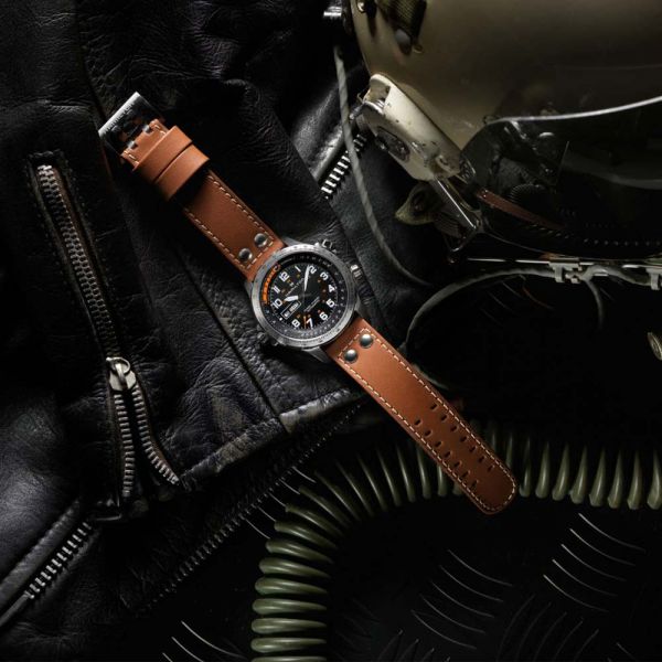 Montre Hamilton Khaki Aviation X-Wind Day Date cadran noir bracelet cuir marron 45 mm H77755533