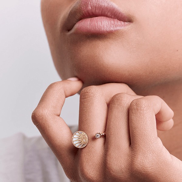 Dior Rose Céleste ring in gold and mother of pearl JSAM95014