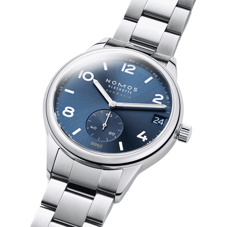 Montre Nomos Club Sport Neomatik 42 date automatique cadran bleu bracelet acier 42 mm 782