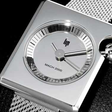 Montre Lip Mach 2000 Mini Square quartz cadran argenté bracelet acier maille milanaise 30 x 28 mm 671108