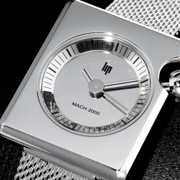 Montre Lip Mach 2000 Mini Square quartz cadran argenté bracelet acier maille milanaise 30 x 28 mm 671108