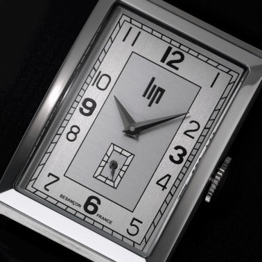 Montre Lip Churchill T24 Petite Seconde quartz cadran argenté bracelet cuir noir 42 x 24 mm 671270