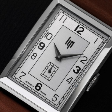 Montre Lip Churchill T24 Petite Seconde quartz cadran argenté bracelet cuir marron 42 x 24 mm 671276