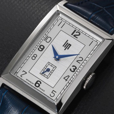 Montre Lip Churchill T24 Petite Seconde quartz cadran argenté bracelet cuir bleu 42 x 24 mm 671279