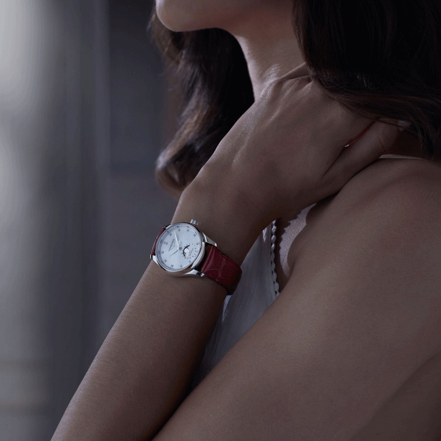 Montre Longines Master Collection automatique cadran nacre blanche bracelet cuir croco rouge 34 mm L2.409.4.87.2