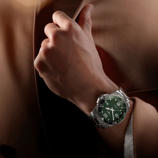 Montre Longines HydroConquest automatique cadran vert bracelet acier 43 mm L3.782.4.06.6