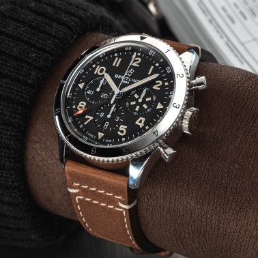Montre Breitling Super AVI Chronograph GMT P-51 Mustang automatique cadran noir bracelet cuir brun 46 mm AB04453A1B1X1