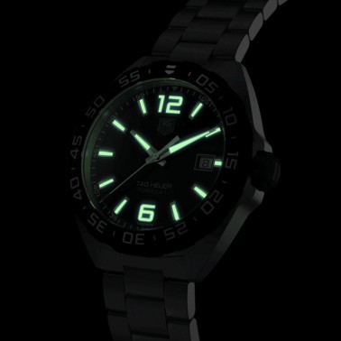 Montre TAG Heuer Formula 1 quartz cadran noir lunette noire bracelet acier 41 mm