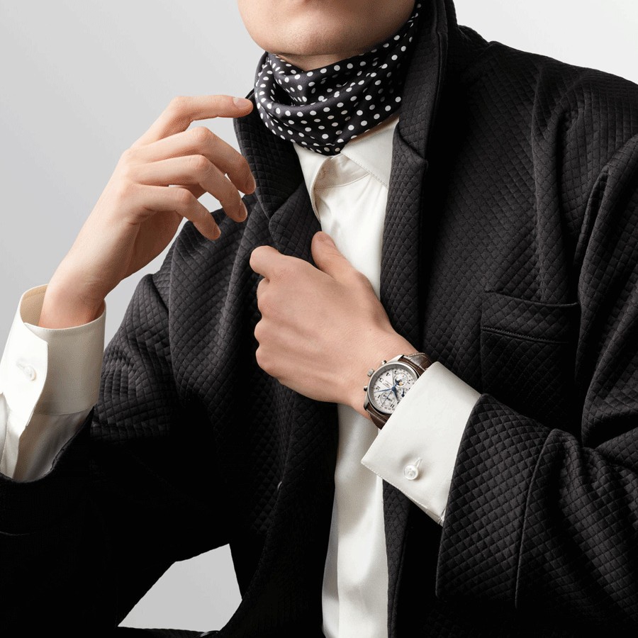 Montre Longines Master Collection automatique chrongraphe cadran argenté bracelet croco marron 42 mm