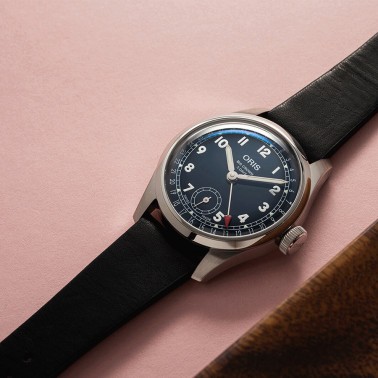 Montre Oris Big Crown Pointer Date Calibre 403 cadran bleu bracelet cuir noir 38 mm