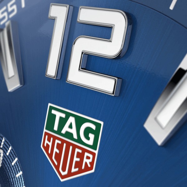 Montre TAG Heuer Formula 1 quartz cadran bleu bracelet acier 43 mm