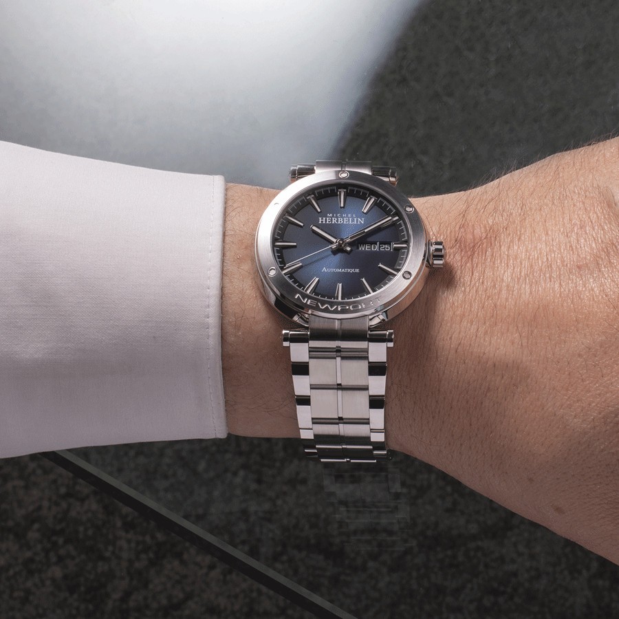 Montre Michel Herbelin Newport automatique cadran bleu bracelet acier 42 mm 1768/B15