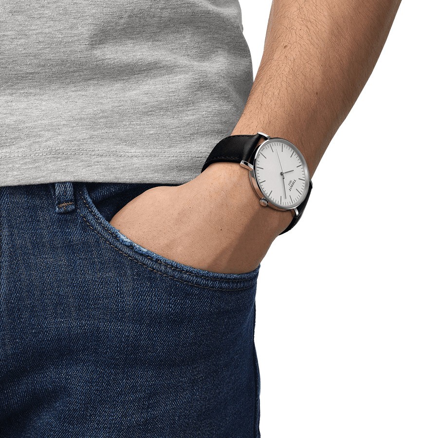 Montre Tissot T-Classic Everytime Big Gent quartz cadran argent bracelet cuir noir 42 mm T109.610.16.031.00